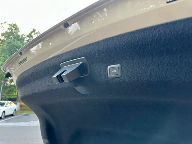 Xiaomi SU7 — Фото автомобиля 19
