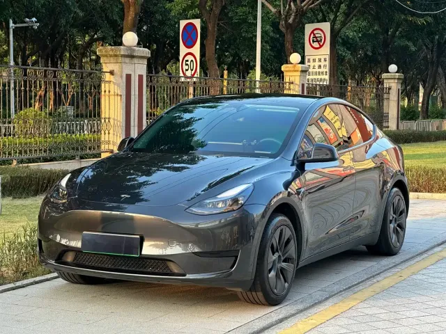 Фотография автомобиля — Tesla Model Y