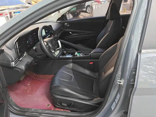 Hyundai Elantra — Фото автомобиля 9