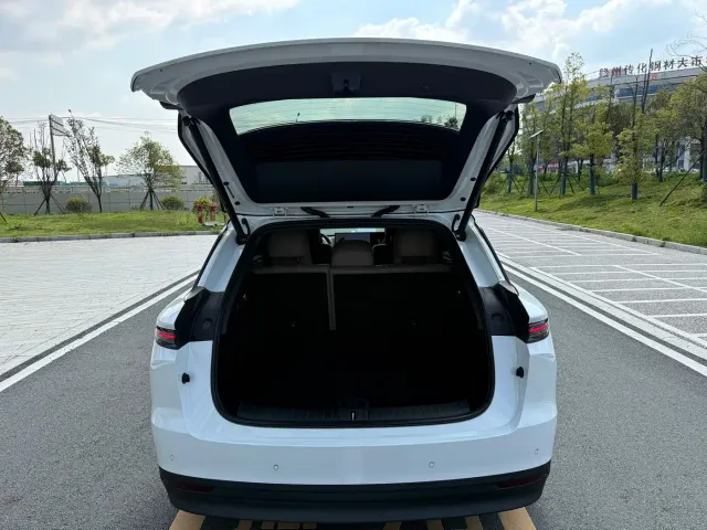 Li Auto i6 — Фото автомобиля 22
