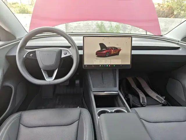 Tesla Model 3 — Фото автомобиля 9