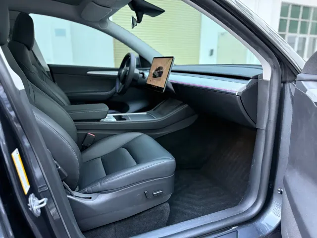 Tesla Model Y — Фото автомобиля 18