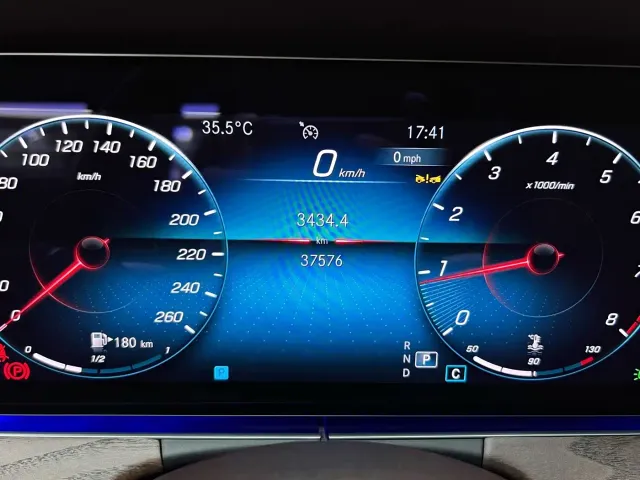 Mercedes-Benz E-Class — Фото автомобиля 16