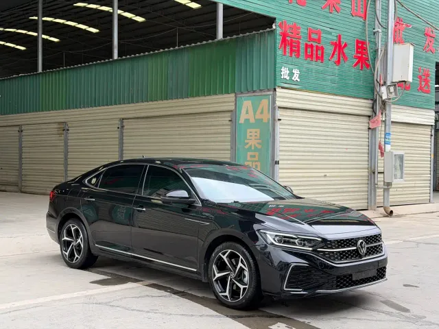 Volkswagen Passat — Фото автомобиля 3