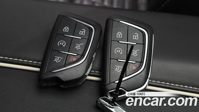 Cadillac Escalade — Фото автомобиля 22