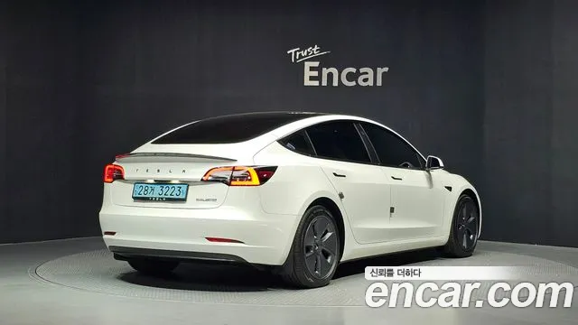Tesla Model 3 — Фото автомобиля 2