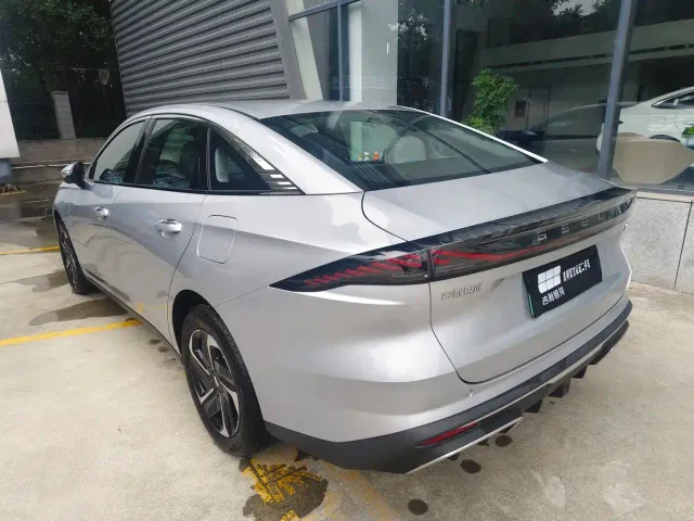 Geely Galaxy L6 — Фото автомобиля 6