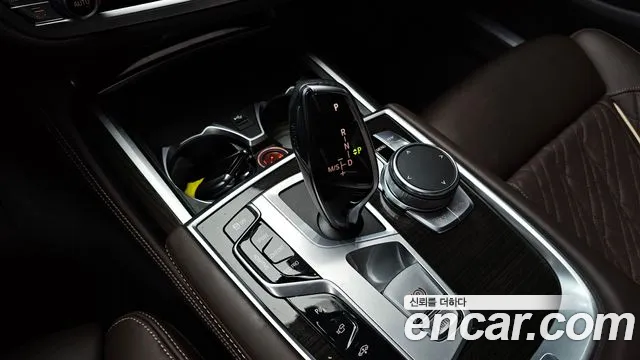 BMW 7-Series — Фото автомобиля 9