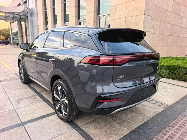 BYD Tang — Фото автомобиля 4