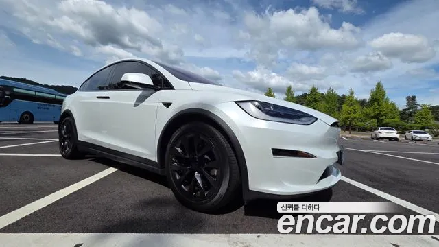 Tesla Model X — Фото автомобиля 2