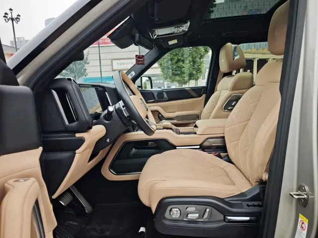 BYD FangChengBao Leopard 8 — Фото автомобиля 14