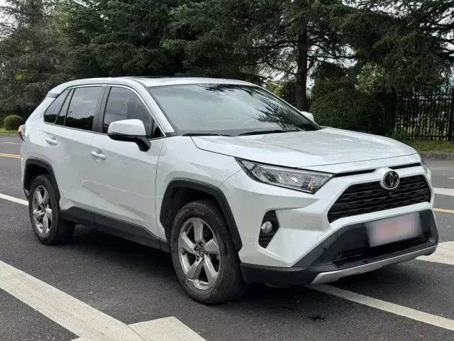 Toyota RAV4 — Фото автомобиля 6