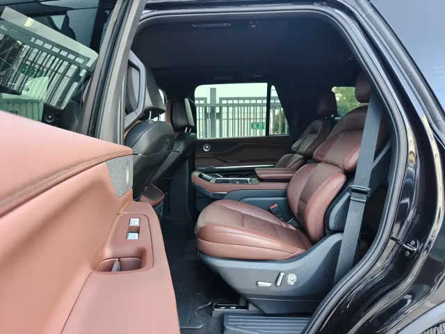 Lincoln Navigator — Фото автомобиля 7