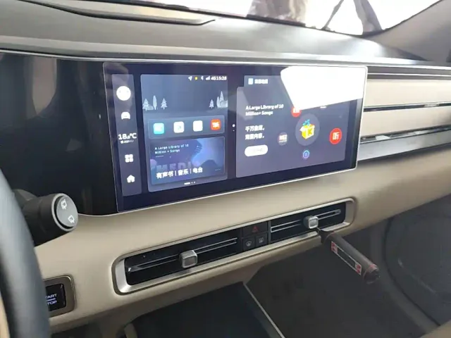 Geely ICON — Фото автомобиля 12