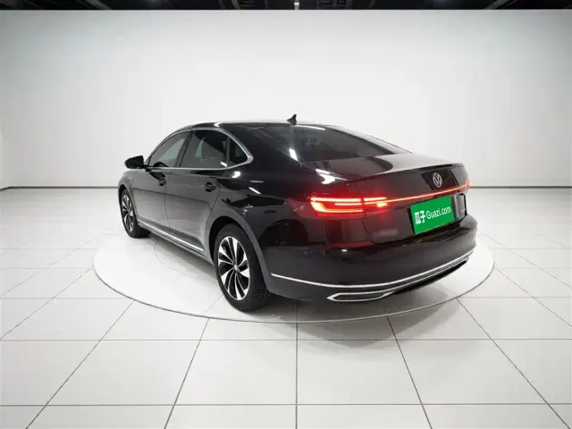 Volkswagen Passat — Фото автомобиля 4