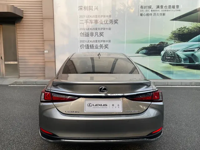 Lexus ES — Фото автомобиля 18