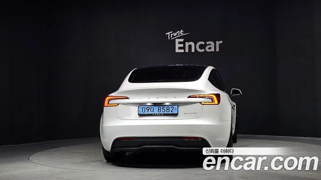 Tesla Model 3 — Фото автомобиля 2
