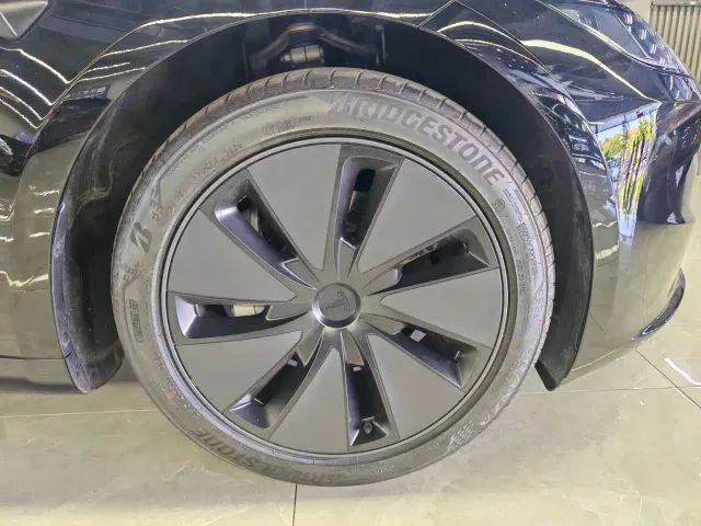 Tesla Model 3 — Фото автомобиля 15