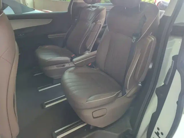 Roewe iMAX8 — Фото автомобиля 16