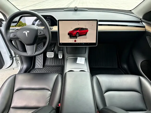 Tesla Model Y — Фото автомобиля 6