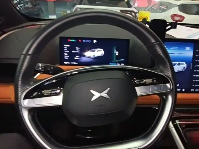 Xpeng G9 — Фото автомобиля 10