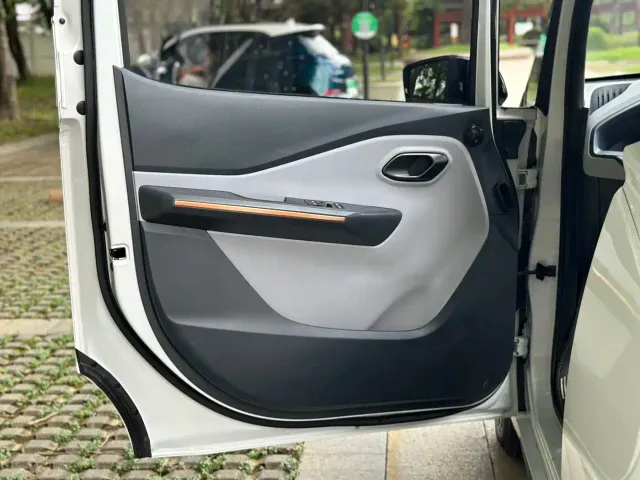 Wuling NanoEV — Фото автомобиля 15