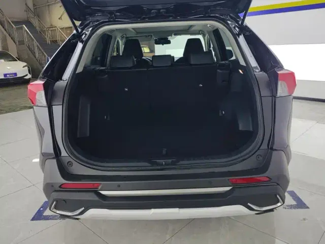 Toyota RAV4 — Фото автомобиля 4
