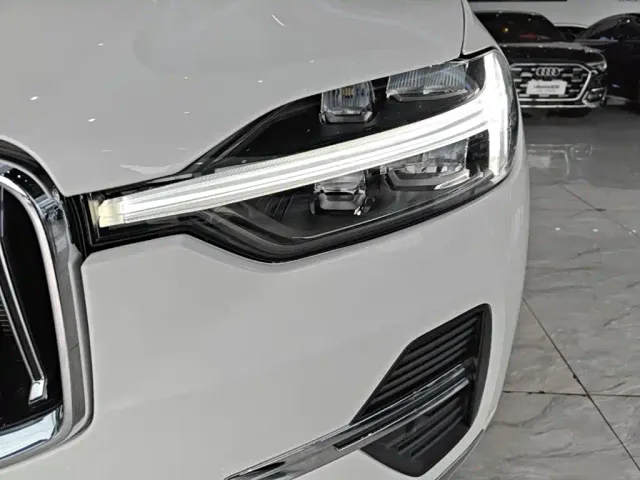 Volvo XC60 — Фото автомобиля 23