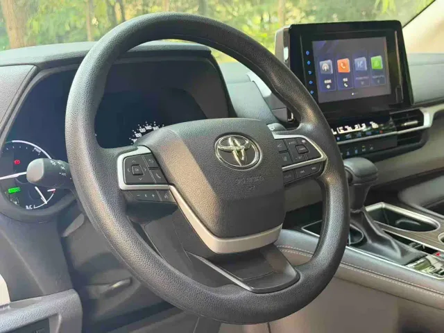 Toyota Sienna — Фото автомобиля 8