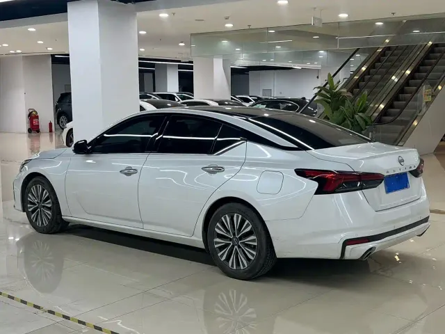 Nissan Teana — Фото автомобиля 4
