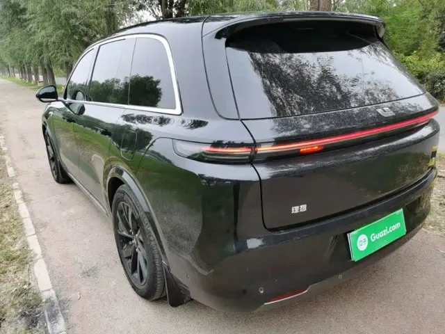 Li Auto L8 — Фото автомобиля 4