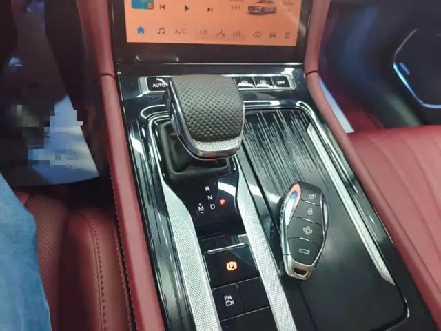 Hongqi H5 — Фото автомобиля 13