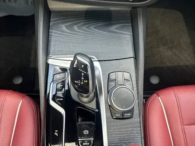 BMW 5 Series — Фото автомобиля 12