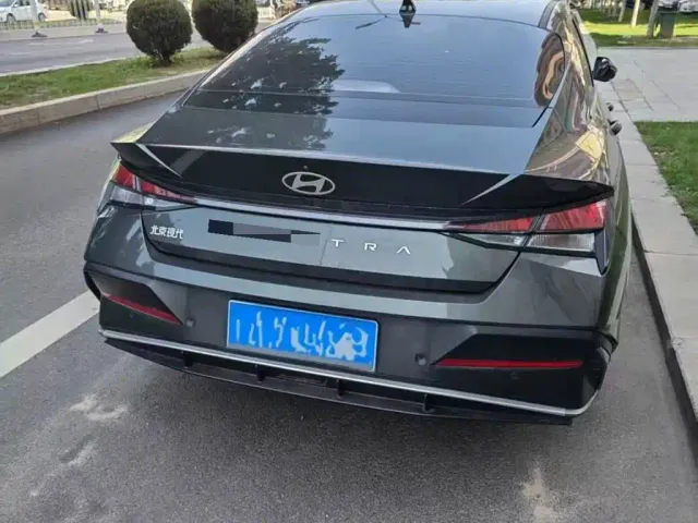 Hyundai Elantra — Фото автомобиля 5