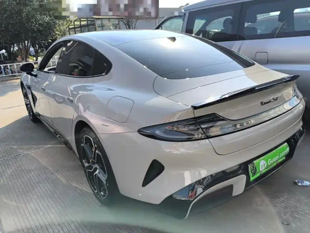 Xiaomi SU7 — Фото автомобиля 4