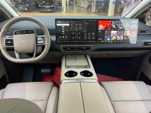 Li Auto MEGA — Фото автомобиля 6