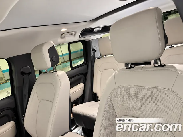 Land Rover Defender — Фото автомобиля 11