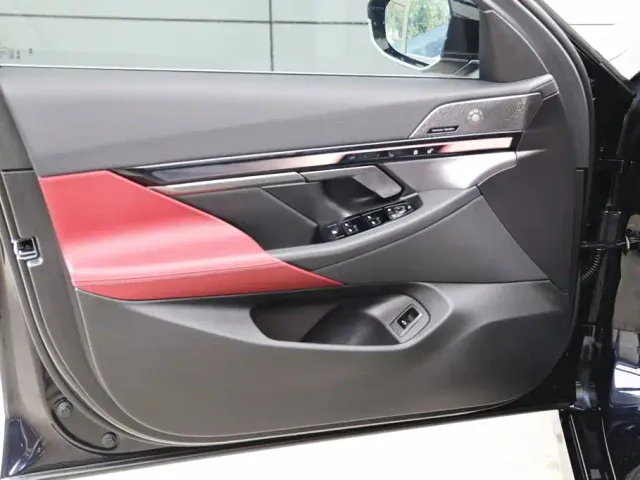 BMW 5 Series — Фото автомобиля 10