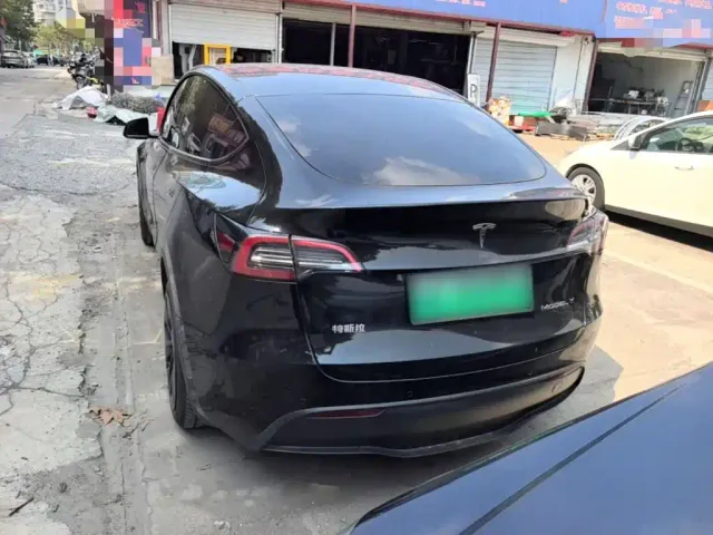 Tesla Model Y — Фото автомобиля 5