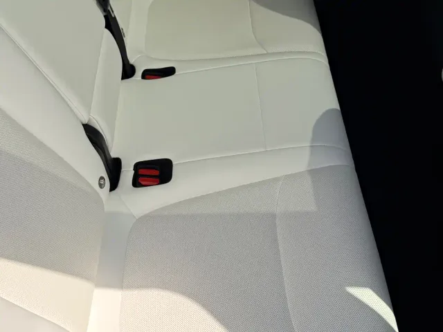 Tesla Model Y — Фото автомобиля 16