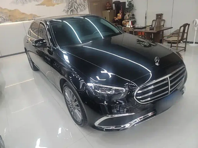 Mercedes-Benz E-Class — Фото автомобиля 3