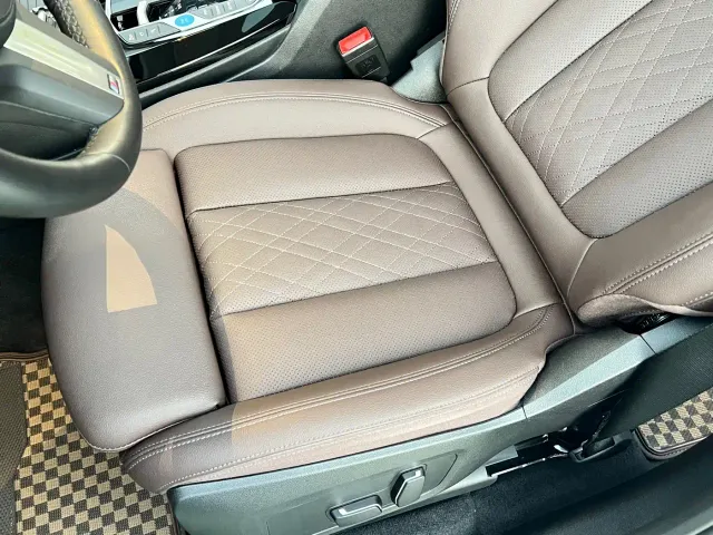 BMW iX3 — Фото автомобиля 16