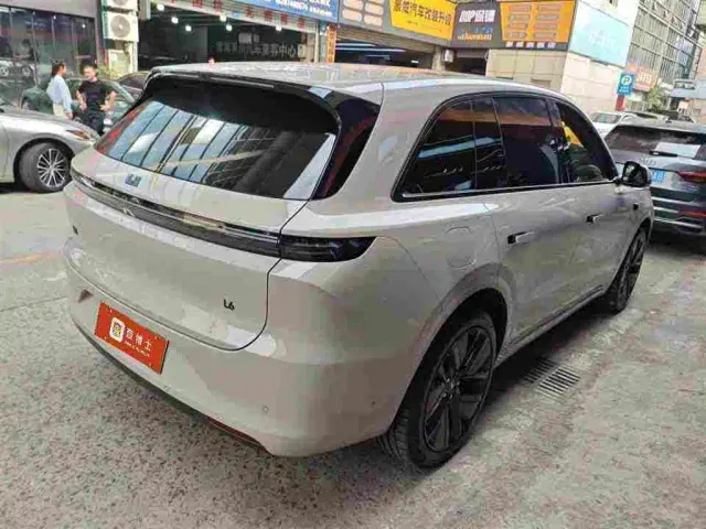 Li Auto L6 — Фото автомобиля 5