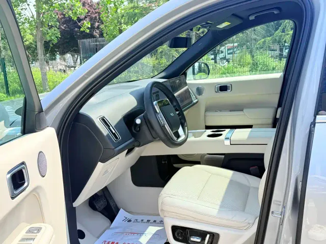 Li Auto L8 — Фото автомобиля 6
