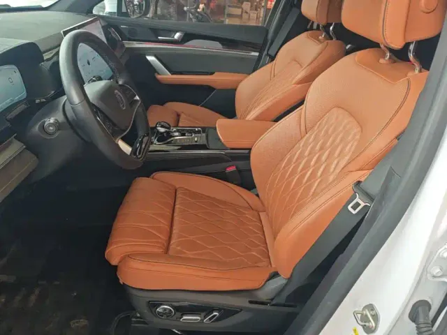 BYD Tang — Фото автомобиля 10