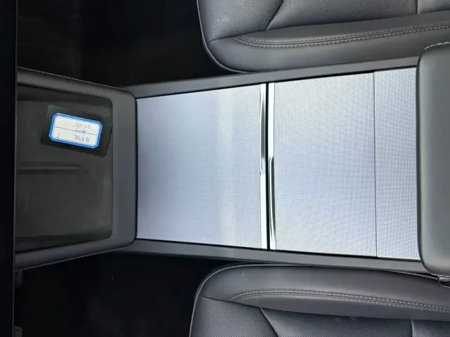 Tesla Model 3 — Фото автомобиля 12
