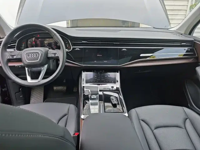 Audi Q7 — Фото автомобиля 9