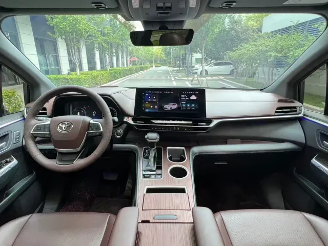 Toyota Granvia — Фото автомобиля 14