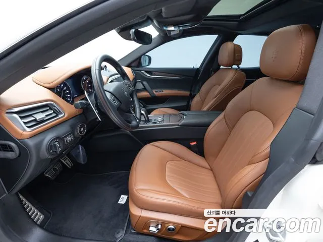 Maserati Ghibli — Фото автомобиля 11