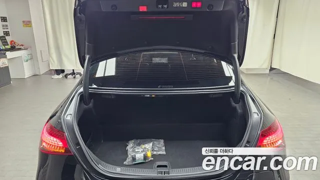 Mercedes-Benz E-Class — Фото автомобиля 18